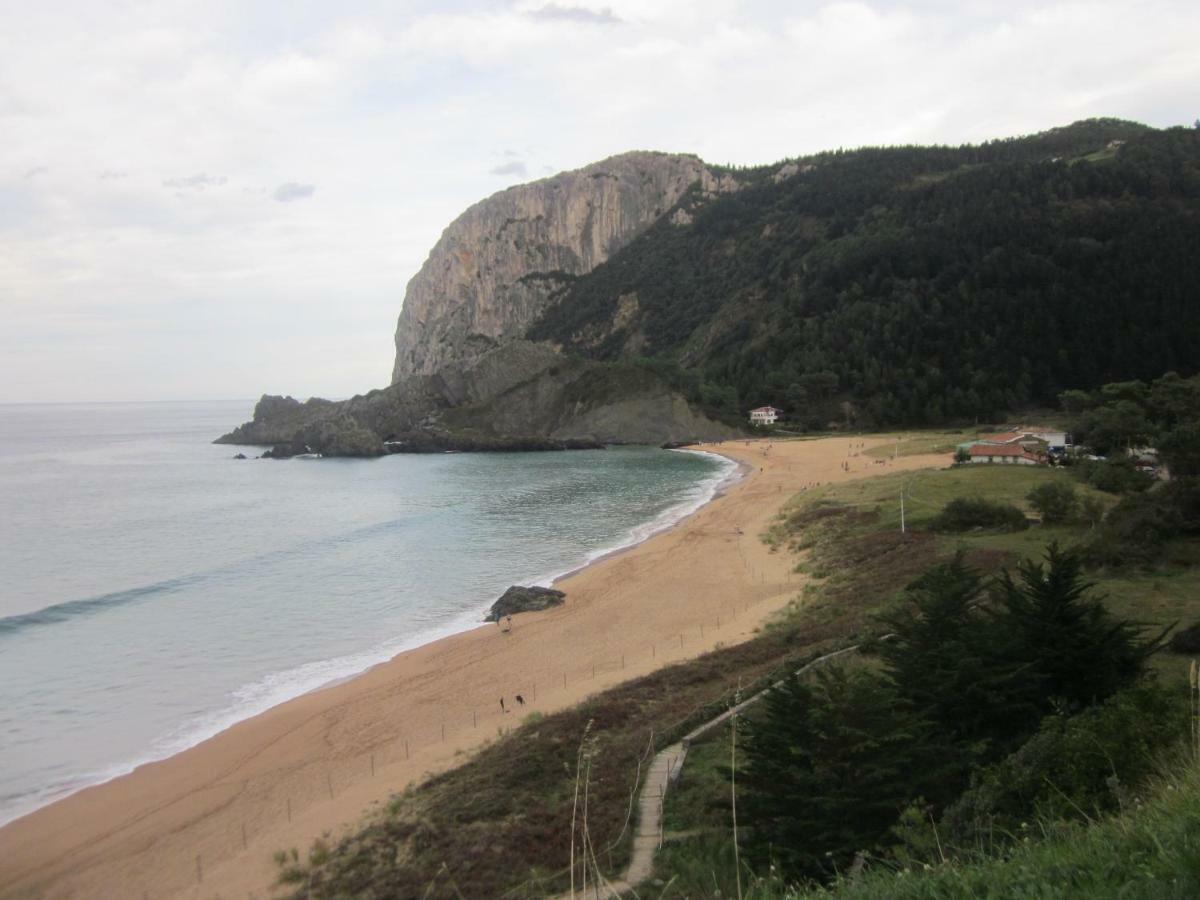 Appartamento Ea Playa Montana45'Guggemhein A 200M Andando Playa Y Del Centro Pueblo Ea Esterno foto